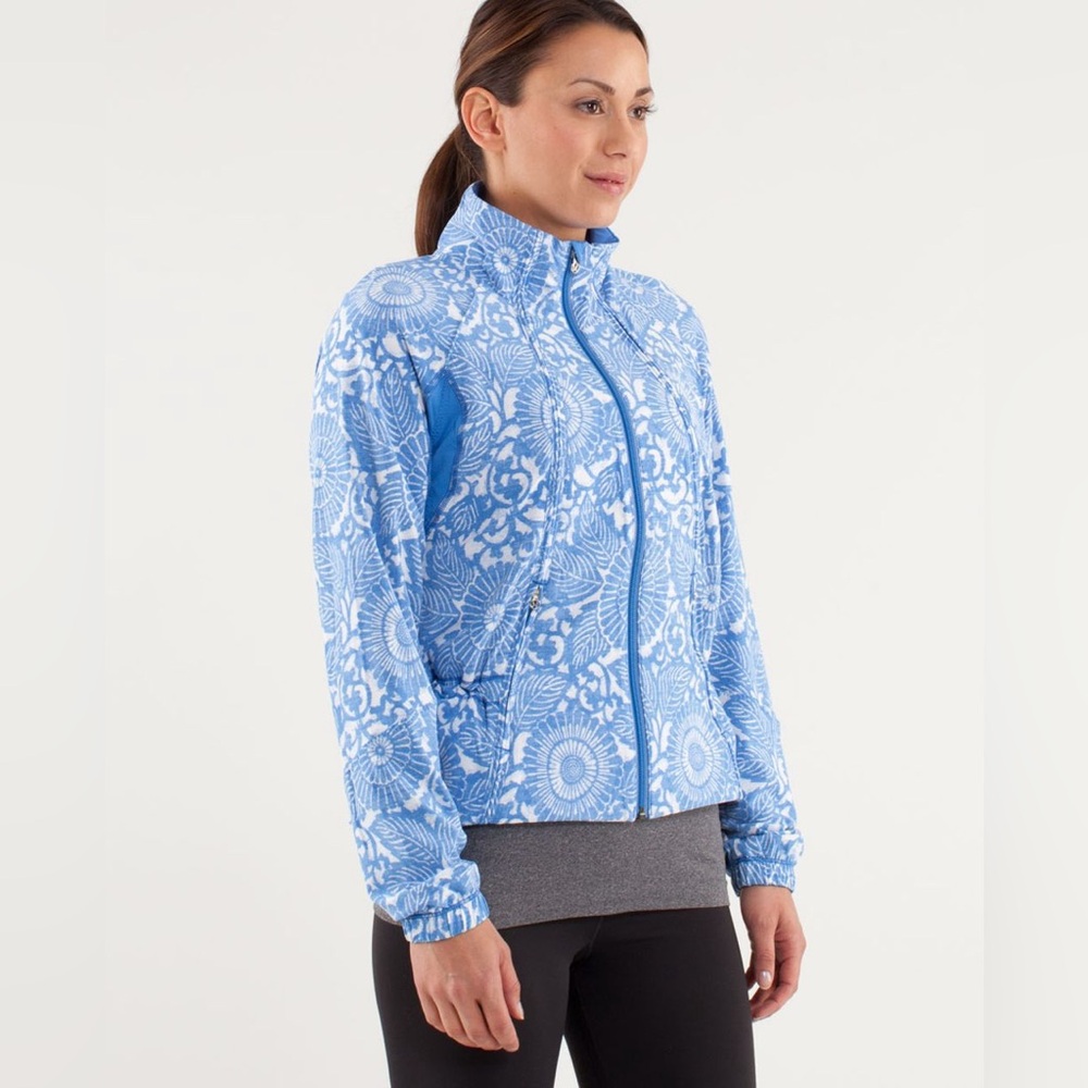 Lululemon Run Travel To Track Jacket Print Beachy Floral White Porcelaine Size 4